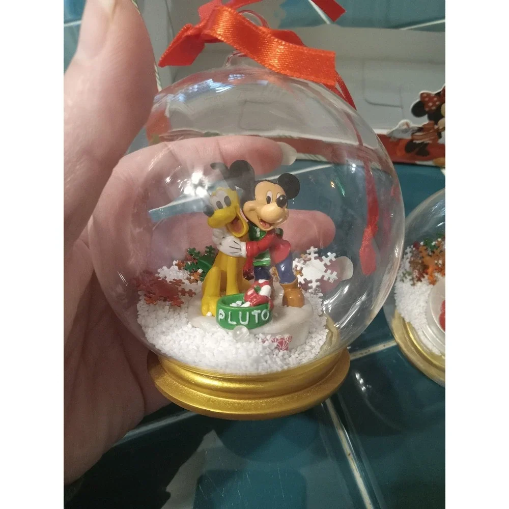 RARE‎ DISNEY STORE DATED 2010 MICKEY & MINNIE SNOW GLOBE ORNAMENT SET OF 2 Glass